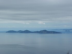 Les îles Chetwode vues depuis l'île d'Urville, en direction du sud-est