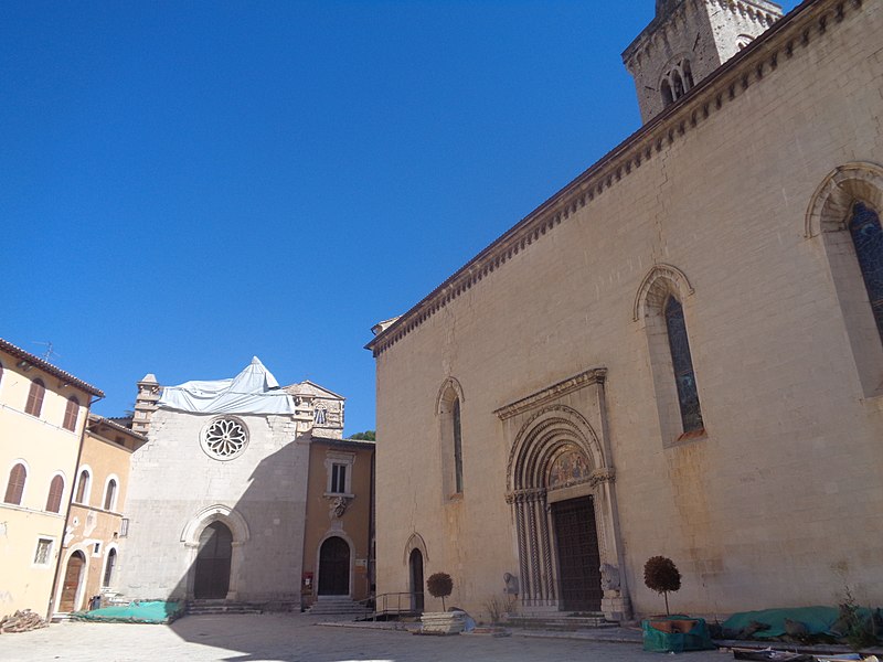 File:Chiesa collegiata di Santa Maria - Visso 11.jpg