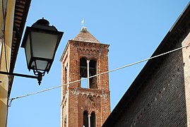 Campanile e fianco di Santa Cecilia.