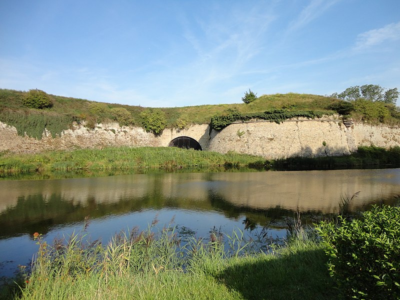 File:Citadelle à Calais.jpg