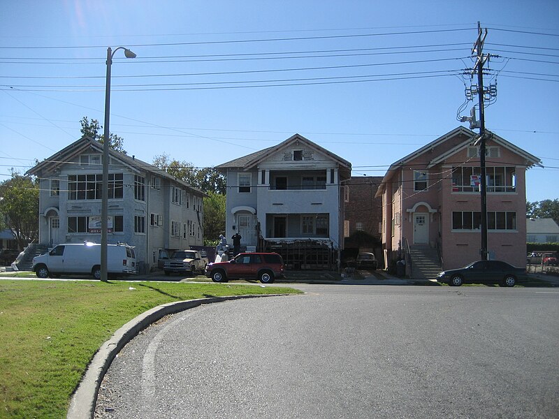 File:ClaiborneAv15Nov07HousesFloodrepairwork.jpg