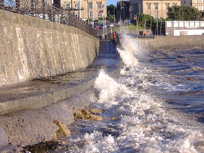 File:Clevedon MMB 05 The Beach.jpg