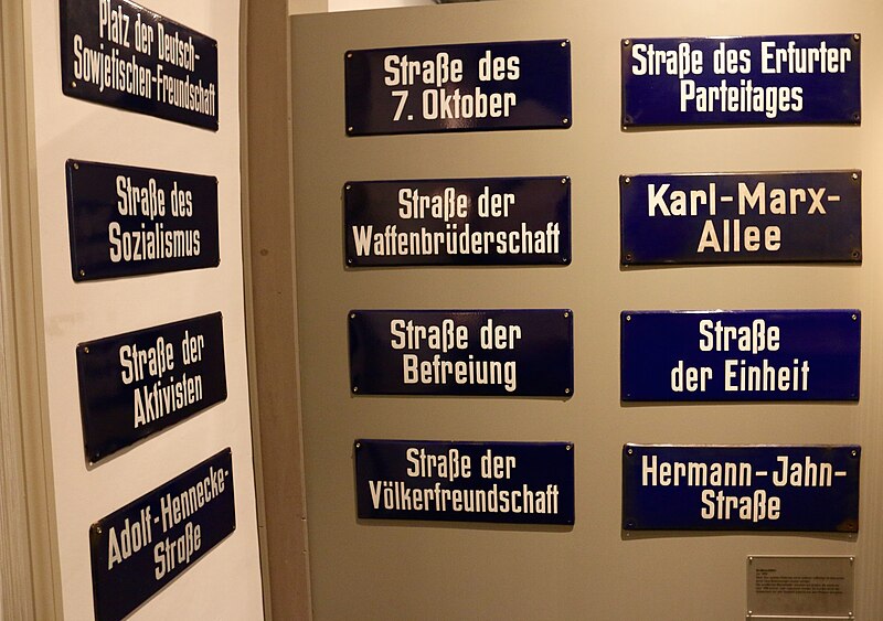 File:DDR Street signs.jpg