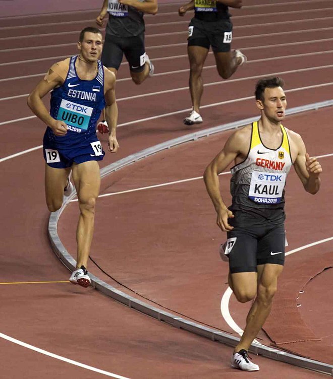 Die Phase im 1500-Meter-Lauf, in der sich Niklas Kaul (rechts) vom Feld löste, dahinter Maicel Uibo