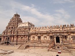 Vue latérale du temple de Darasuram.JPG