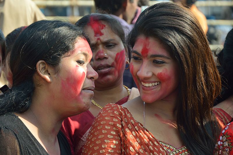 File:Devotees - Durga Idol Immersion Ceremony - Baja Kadamtala Ghat - Kolkata 2012-10-24 1388.JPG