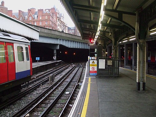 Edgware Road stn (Circle) platform 3 look east2