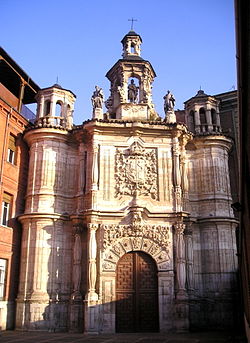 Fachada de la iglesia de San Juan de Letrán, Valladolid..jpg