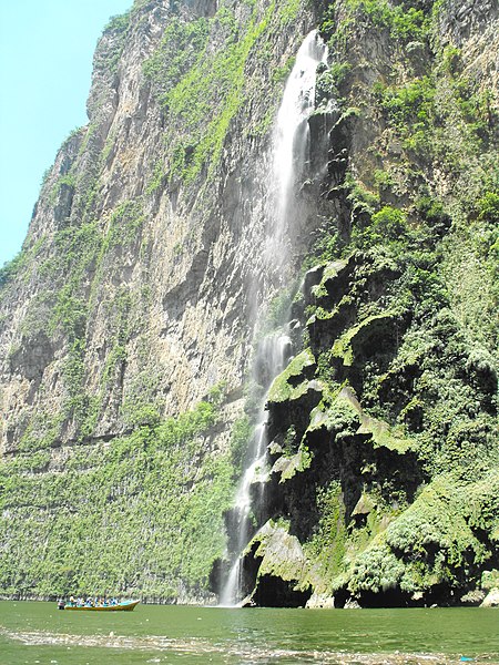 File:Falls of the Christmas Tree - Sumidero Canyon - Chiapas - Mexico - panoramio - diego cue.jpg