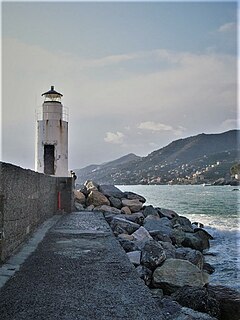 Camogli Molo Esterno Lighthouse building in Camogli, Italy