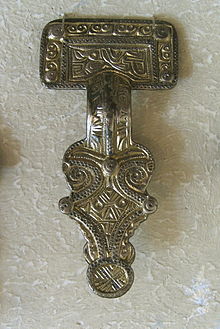 The front side of Nordendorf I fibula, found in a sixth-century Alemannic grave. The back features the Runic inscription logathore / wodan / wigithonar
. Either it represents the naming of three gods: Odin, Thor, and an unknown "Logathore"; or it may be a renunciation of the gods Odin and Thor. Fibula Nordendorf I.jpg