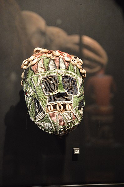 File:Figuration de crâne, Musée du quai Branly.jpg