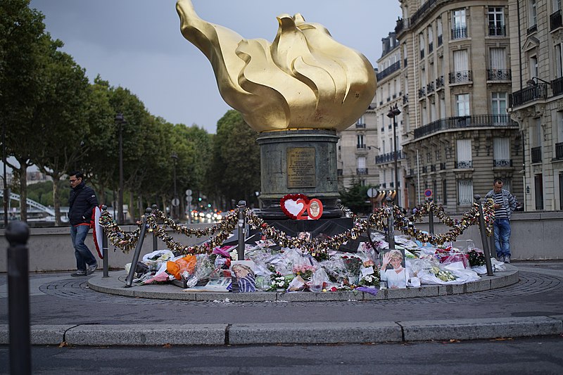 File:Flamme de la Liberté Place de l'Alma 2017-09-01 3.jpg