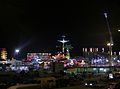 La fête foraine de la Foire comtoise, de nuit.