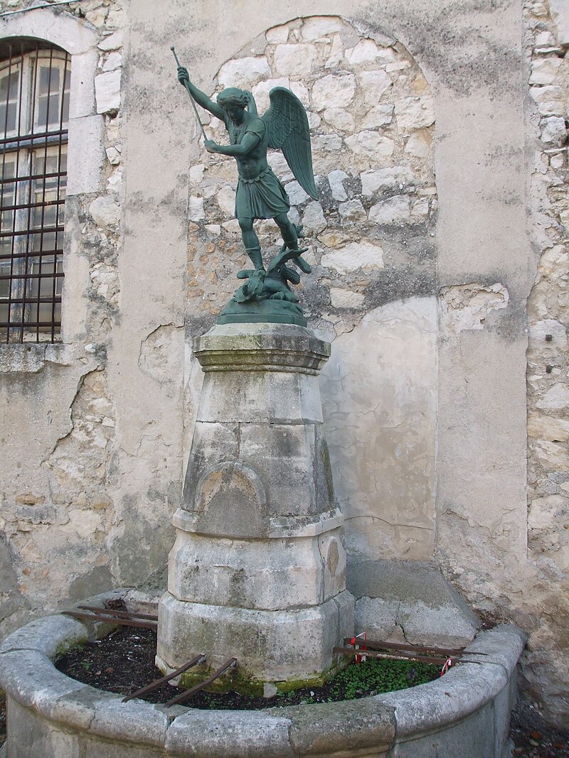 Fontaine Saint Michel (Bourg Saint Andéol).jpg