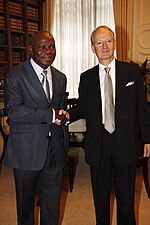 Miniatuur voor Bestand:Foreign Office Minister Henry Bellingham meeting Gilbert Houngbo, Prime Minister of Togo in London, 22 June 2010. (4724043844).jpg