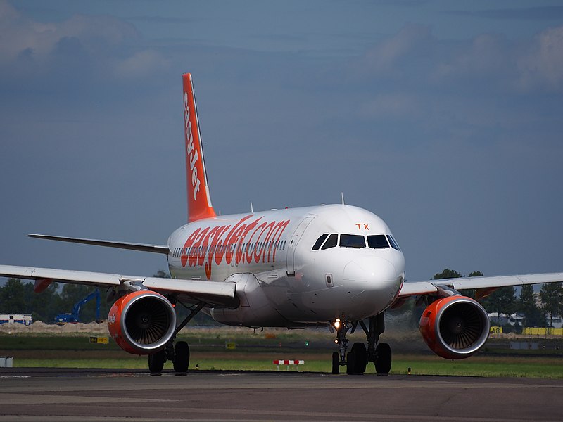 File:G-EZTX easyJet Airbus A320-214 taxiing at Schiphol (AMS - EHAM), The Netherlands, 18may2014, pic-3.JPG