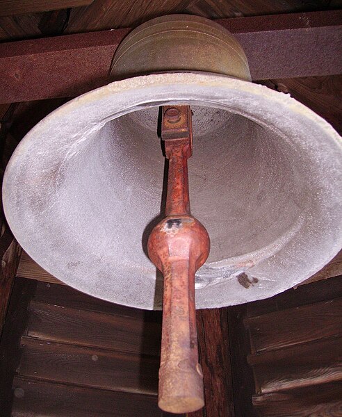 File:Glocke in Laibaroes.jpg