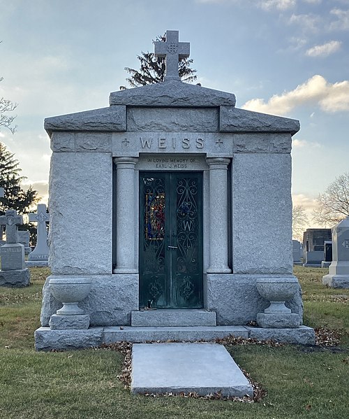Weiss mausoleum at Mount Carmel Cemetery