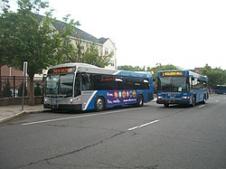 HARTransit Gillig BRT ו- Gillig LF.jpg