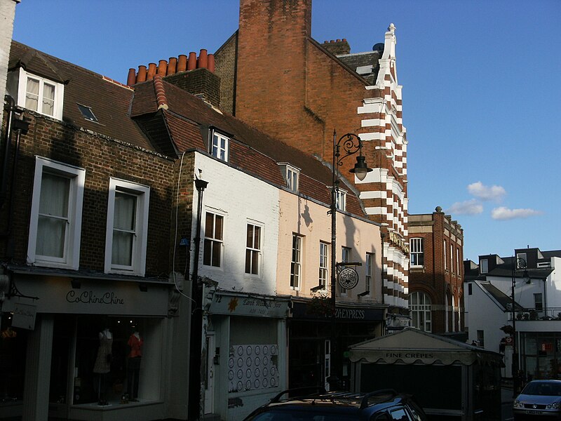 File:Heath Street, Hampstead, London NW3 (3).jpg