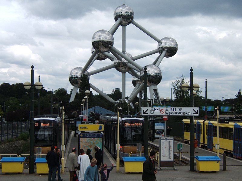 File:Heizel tramstation IV.jpg