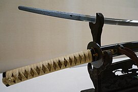 The inscription (mei) on the tang (nakago) of a katana forged by Hizen tadayoshi I, Azuchi－Momoyama period. (top) Hilt of katana. Late Edo period. (bottom)
