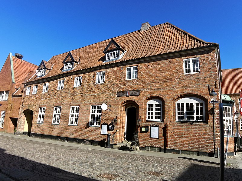 File:HotelDagmar.jpg