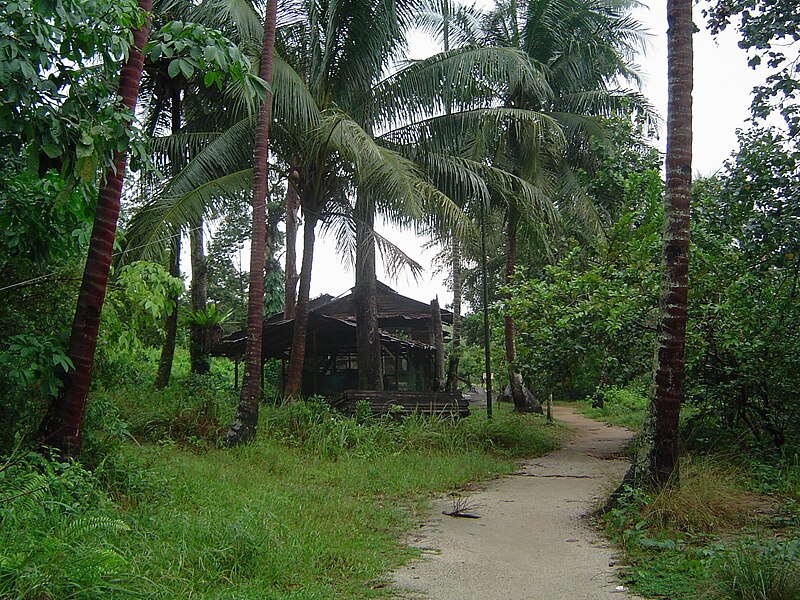 File:House near the northern coast of Pulau Ubin, Singapore - 20050803.jpg