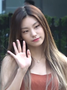 Yeji se rendant à l'enregistrement d'une Music Bank le 8 août 2019.