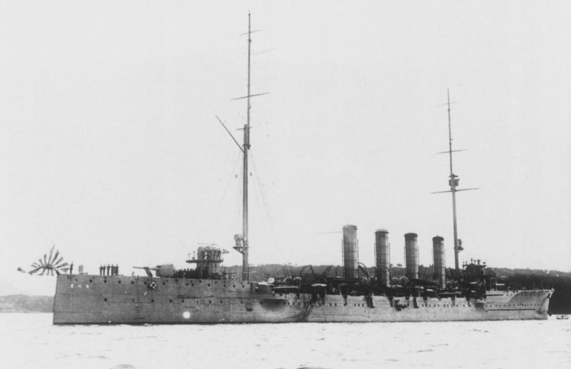 築摩號防護巡洋艦- 维基百科，自由的百科全书