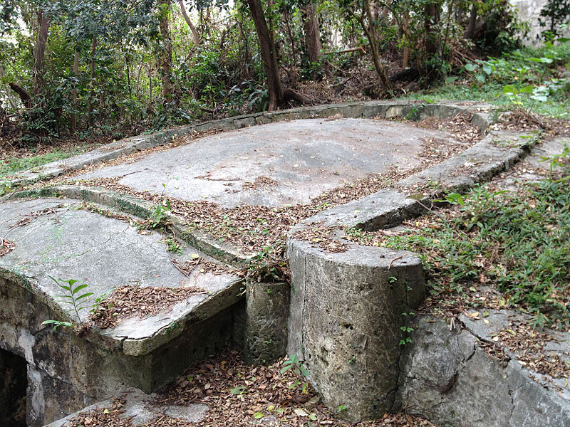 File:Ie Udun Tomb4.jpg