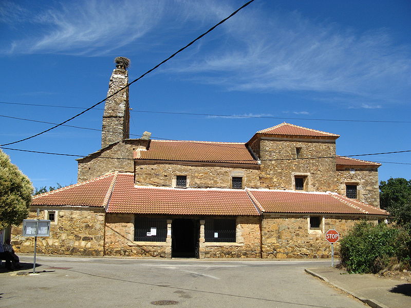 File:Iglesia de Pobladura de Yuso.jpg