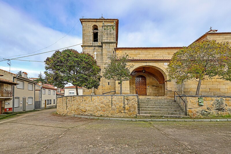 File:Iglesia de Santa María de Magdalena en Ahigal de los Aceiteros.jpg