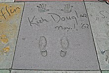 His handprints and footprints at Grauman's Chinese Theatre Impronte di Kirk Douglas al TCL Chinese Theatre - Los Angeles - USA - agosto 2011.jpg