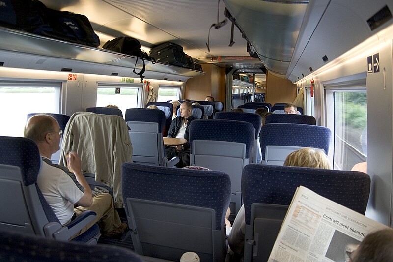 Tiedosto:Interior of 2nd class carriage of ICE 3 train.jpg