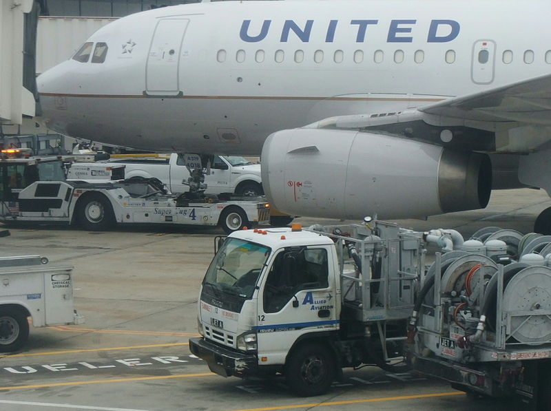 File:Isuzu NPR, at IAH US, Airport fuel truck.jpg