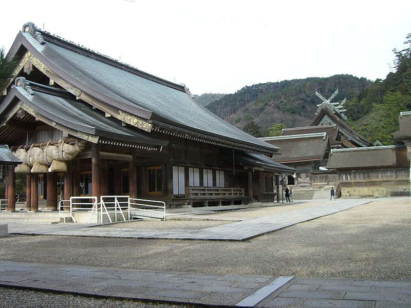 File:Izumo-shrine Haiden Honden.jpg