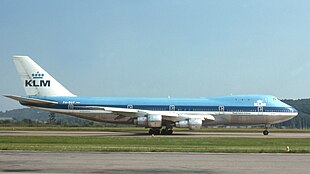 Un Boeing 747-200B de la KLM ; cet appareil, immatriculé PH-BUF et baptisé The Rhine sera détruit le 27 mars 1977 dans la catastrophe de Tenerife, qui reste le plus grave accident de l'histoire de l'aviation en nombre de morts.