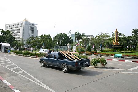 KMUTT main gate.jpg