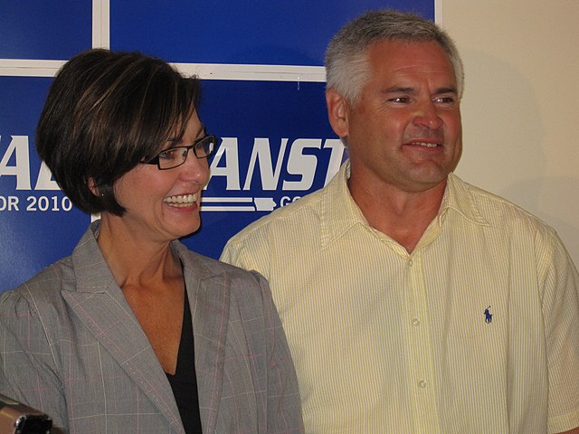 Reynolds with husband Kevin Reynolds in 2010