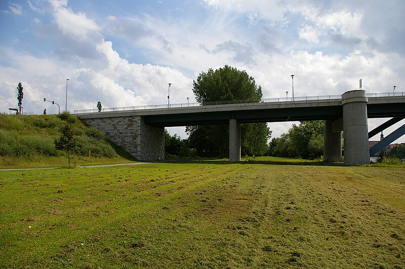 File:Kitzingen Nordbrücke 03.JPG