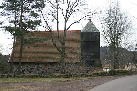 Løvøykapellet baksiden.