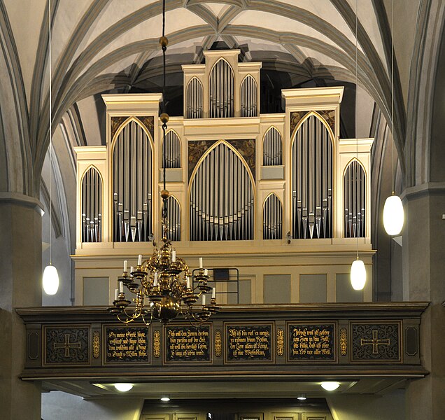 File:Lübben Paul-Gerhardt-Kirche Orgel.jpg