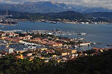 Vista del porto militare della Spezia, uno dei tre arsenali della Marina Militare, insieme a quello di Taranto e quello di Augusta