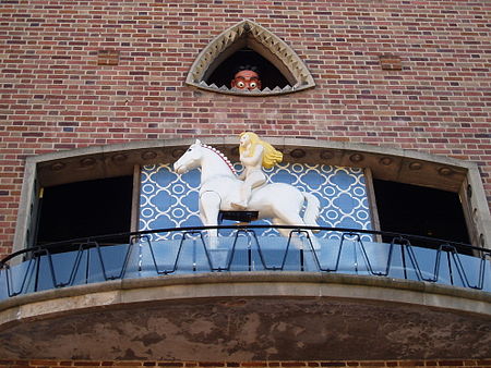 Lady Godiva clock -Broadgate -Coventry-21July2008.jpg