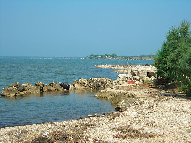 File:Lago di Varano 02.JPG