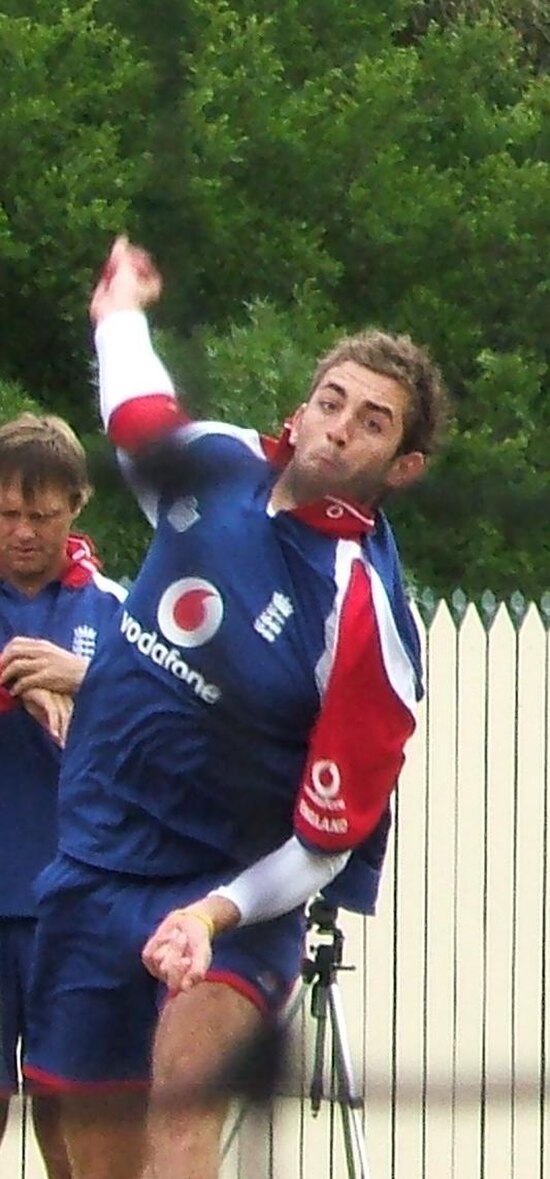 Plunkett bowls in the Adelaide Oval nets during the 2006-07 Ashes series
