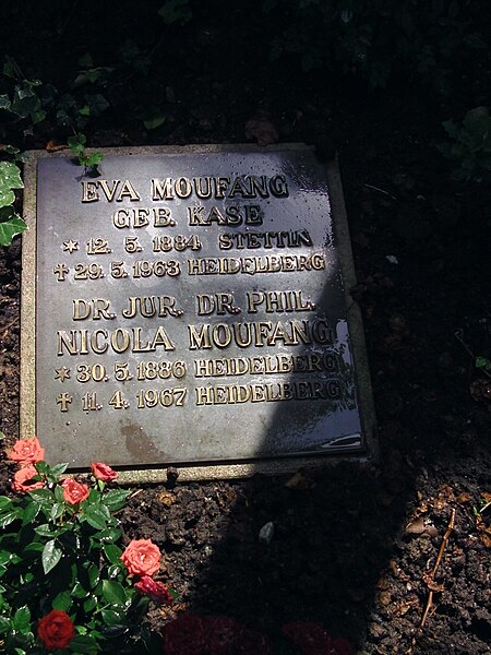 File:Liegestein Nicola Moufang, Familiengrab Bergfriedhof Heidelberg BILD0290.JPG