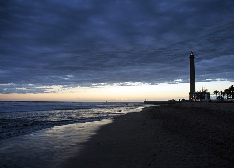 File:Lighthouse Maspalomas Evening 2 (2284727202).jpg